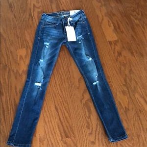 Distressed skinny jeans